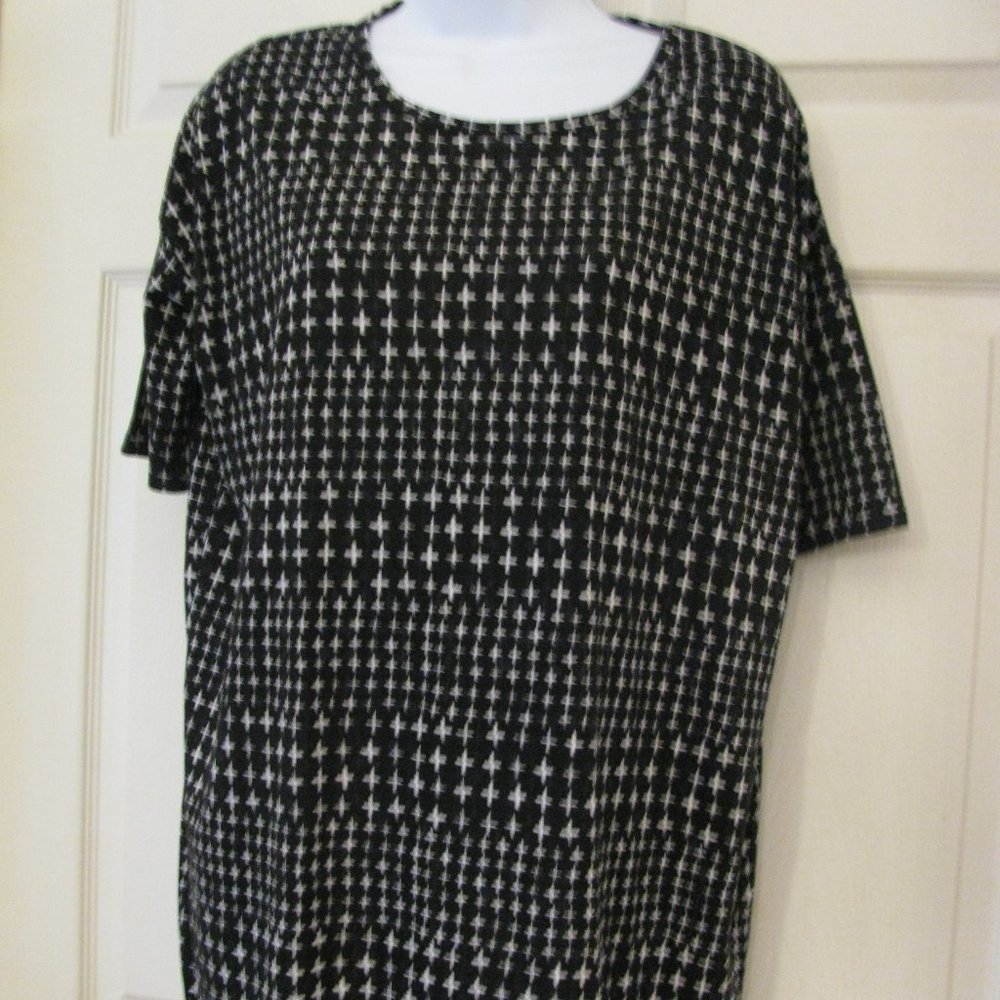 LuLaRoe Irma Tunic XXS EUC Black & White Print Oversized High Low